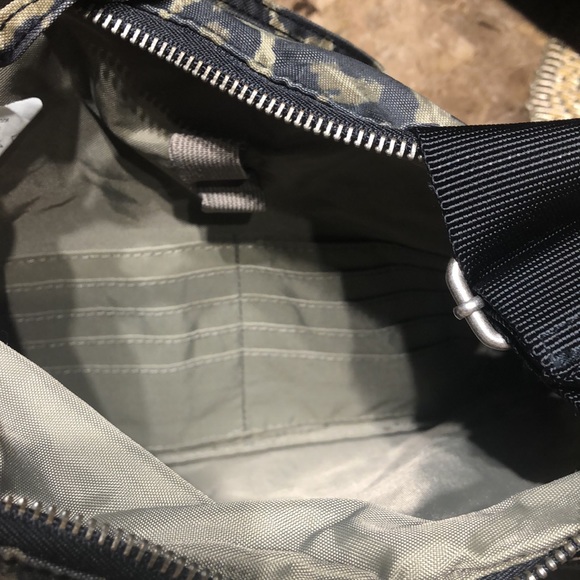 Baggallini leopard crossbody - Picture 5 of 7